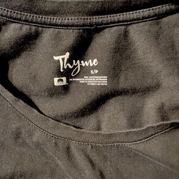 ❄️Thyme Maternity Christmas Themed T-Shirt - Picture 3 of 4